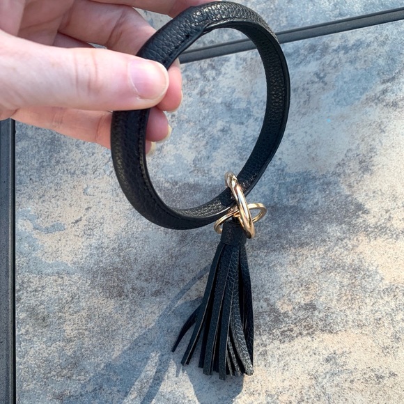BLACK CIRCLE KEYCHAIN WRISTLET - Picture 4 of 14